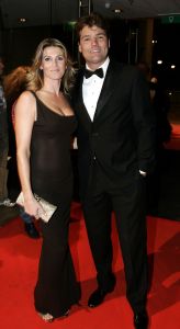 23-10-2005 SHOWBIZZ; JAN SMIT WINT 40STE TELEVIZIER -RING. Het publiek heeft gestemd en niet een academie van hoge heren en wijze dames. Jan Smit won de 40ste ring voor zijn programma Gewoon Jan Smit.Verdere winnaars waren Wendy van Dijk won dit jaar een Zilveren Televizier ster, Sipke Jan Bousema een Gouden Stuiver en Jochem van Gelder won ook een zilveren ster. Vele bekenden uit de TV wereld waren aanwezig en het was ook een gala van de mooiste jurken. 
foto: Albert den Iseger