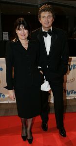 23-10-2005 SHOWBIZZ; JAN SMIT WINT 40STE TELEVIZIER -RING. Het publiek heeft gestemd en niet een academie van hoge heren en wijze dames. Jan Smit won de 40ste ring voor zijn programma Gewoon Jan Smit.Verdere winnaars waren Wendy van Dijk won dit jaar een Zilveren Televizier ster, Sipke Jan Bousema een Gouden Stuiver en Jochem van Gelder won ook een zilveren ster. Vele bekenden uit de TV wereld waren aanwezig en het was ook een gala van de mooiste jurken. 
foto: Albert den Iseger