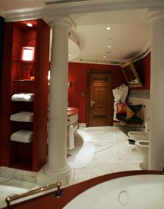 04-10-2005 ARCHITECTEUR: ENIGSTE 7 STERREN HOTEL TER WERELD HET BURJ AL ARAB HOTEL IN DUBAI.Exclusieve fotoserie van dit 7 sterren hotel te Dubai, ook  foto\'s van het interieur van een van werelds mooiste hotels.
foto\'s Albert den Iseger.