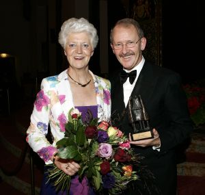 13-10-2005 POLITIEK: MINISTER SYBILLA DEKKER ONTVING DE VENECA AWARD 2005 IN DE RIDDERZAAL. Tijdens het jaardiner 2005 in de Ridderzaal Den Haag ontving Sybilla Dekker uit handen van Dhr. j.G.A.Rijnierse de Veneca Award 2005.Vele genodigden genoten van het heerlijke diner in de prachtige Riidderzaal.Ook college van Sybilla Dekker waren aanwezig o.a.Karla Peijs. 
foto: Albert den Iseger.