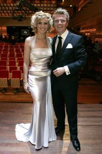 23-10-2005 SHOWBIZZ; JAN SMIT WINT 40STE TELEVIZIER -RING. Het publiek heeft gestemd en niet een academie van hoge heren en wijze dames. Jan Smit won de 40ste ring voor zijn programma Gewoon Jan Smit.Verdere winnaars waren Wendy van Dijk won dit jaar een Zilveren Televizier ster, Sipke Jan Bousema een Gouden Stuiver en Jochem van Gelder won ook een zilveren ster. Vele bekenden uit de TV wereld waren aanwezig en het was ook een gala van de mooiste jurken. 
foto: Albert den Iseger