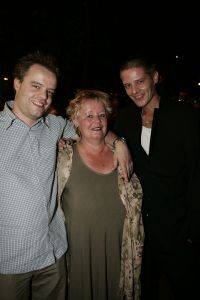 05-09-2005 SHOWBIZZ; PREMIERE VAN DE FILM SCHNITZEL PARADIJS TE AMSTERDAM.Vele bekenden waren nieuwsgierig naar deze nieuwe nederlandse filmproduktie.
foto.Albert den Iseger
