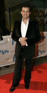 23-10-2005 SHOWBIZZ; JAN SMIT WINT 40STE TELEVIZIER -RING. Het publiek heeft gestemd en niet een academie van hoge heren en wijze dames. Jan Smit won de 40ste ring voor zijn programma Gewoon Jan Smit.Verdere winnaars waren Wendy van Dijk won dit jaar een Zilveren Televizier ster, Sipke Jan Bousema een Gouden Stuiver en Jochem van Gelder won ook een zilveren ster. Vele bekenden uit de TV wereld waren aanwezig en het was ook een gala van de mooiste jurken. 
foto: Albert den Iseger