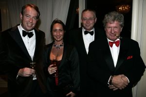28-10-2005 SHOWBIZZ; 10e GRAND GALA DU CIGARE EN 3e GALA VAN HET GROTE GENIETEN. Genomineerd als Chevalier 2005  waren Thijs Romer Peter Lusse en Herman Den Blijker. Uiteindelijk won Peter Lusse de titel Chevalier du circle du cigare 2005.Er waren tal van bekende nederlanders uit zakenwereld showbizz en politiek aanwezig.Er werd weer op hoog niveau plezierig een sigaartje gerookt, en het zevengangen menu was weer overheerlijk evenals de voortreffelijke wijen.Het was weer een groot succes.
foto: Albert den Iseger.