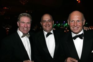 28-10-2005 SHOWBIZZ; 10e GRAND GALA DU CIGARE EN 3e GALA VAN HET GROTE GENIETEN. Genomineerd als Chevalier 2005  waren Thijs Romer Peter Lusse en Herman Den Blijker. Uiteindelijk won Peter Lusse de titel Chevalier du circle du cigare 2005.Er waren tal van bekende nederlanders uit zakenwereld showbizz en politiek aanwezig.Er werd weer op hoog niveau plezierig een sigaartje gerookt, en het zevengangen menu was weer overheerlijk evenals de voortreffelijke wijen.Het was weer een groot succes.
foto: Albert den Iseger.