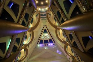 04-10-2005 ARCHITECTEUR: ENIGSTE 7 STERREN HOTEL TER WERELD HET BURJ AL ARAB HOTEL IN DUBAI.Exclusieve fotoserie van dit 7 sterren hotel te Dubai, ook  foto\'s van het interieur van een van werelds mooiste hotels.
foto\'s Albert den Iseger.