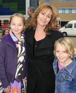 26-10-2006 SHOWBIZZ; PREMIERE VAN THEATERTOUR KUS JE VRIENDEN. Na vandaag zijn  Meike -  Fleur- Anouk en Monique te bewonderen in verschillende theaters door het hele land met hun KUS je vriendentour. Het niuwe album van KUS ligt in de winkel en het is onder tussen al beloond met een Gouden Award. Vele BNers waren komen opdraven met hun kinderen in het Fortis Circustheater te Scheveningen.
Foto: Albert den Iseger. 