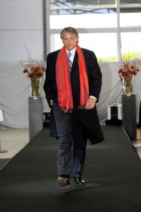16-10-2006 SHOWBIZZ; KOSTER EN MARTIN SCHILDER OPENEN DE WINTER IN STIJL. Zondag 15 Oktober begon de winter in de showroom van Martin Schilder te Alkmaar.In samenwerking met Koster en K20 mode uit Alkmaar werd er een wintermodeshow gehouden.In een decor van de Audi topmodellen toonden zij de nieuwste heren en dames collecties winter 2006 -  2007. Enkele honderden liefhebbers van mooie mode en prachtige auto s waren aanwezig op dit intieme mode feestje. Met een knipoog naar de stoere Audi Q7, de Glossy TT en de robuuste Audi Allroad nam men na enkele uren afscheid van Martin Schilders imposante showroom. De winter is in stijl geopend door Koster en Martin Schilder en daar was men best trots op.
foto: Albert den Iseger.