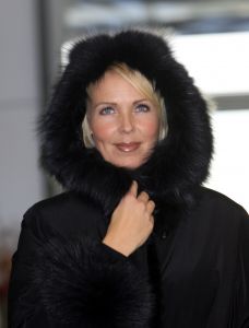 16-10-2006 SHOWBIZZ; KOSTER EN MARTIN SCHILDER OPENEN DE WINTER IN STIJL. Zondag 15 Oktober begon de winter in de showroom van Martin Schilder te Alkmaar.In samenwerking met Koster en K20 mode uit Alkmaar werd er een wintermodeshow gehouden.In een decor van de Audi topmodellen toonden zij de nieuwste heren en dames collecties winter 2006 -  2007. Enkele honderden liefhebbers van mooie mode en prachtige auto s waren aanwezig op dit intieme mode feestje. Met een knipoog naar de stoere Audi Q7, de Glossy TT en de robuuste Audi Allroad nam men na enkele uren afscheid van Martin Schilders imposante showroom. De winter is in stijl geopend door Koster en Martin Schilder en daar was men best trots op.
foto: Albert den Iseger.