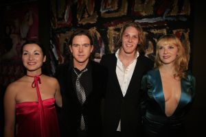 27-10-2006 SHOWBIZZ; PREMIERE VAN TONEELSTUK SEXUAL PERVERSITY. MTV en REP producties presenteerden de premiere van het gedurfde toneelstuk Sexual Perversity met Birgit Schuurman_Johnny de Mol_Gijs Naber en Jelka van Houten. Het stuk gaat over geven en nemen en je durven overgeven in een relatie, in een tijd waar je wordt overspoelt met seks,decadentie en losbandigheid. De premiere werd bezocht door tal van BNers oa. Katja Schuurman-Dinand Woesthoff-Sjoerd Pleijsier-Huub Stapel-Ellen van Damme-Carice van Houten-Percy-Winston Post en nog vele anderen.
foto: Albert den Iseger