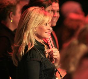 22-10-2006 SHOWBIZZ; HEIN VERGEER EN PARTNER FLORENTINE HOUDINIERE WINNEN STERREN DANSEN OP HET IJS. Het ging tussen Hein Vergeer en Jody Bernal en hun schaatspartners, er werd massaal gebeld door het Nederlandse publiek en Hein werd gekozen tot de winnaar van Sterren dansen op het ijs 2006.De jury met als speciale gast Katarina Witt  had slechts een adviserende rol, het nederlandse publiek mocht beslissen.
foto; Albert den Iseger.