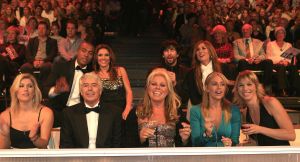 22-10-2006 SHOWBIZZ; HEIN VERGEER EN PARTNER FLORENTINE HOUDINIERE WINNEN STERREN DANSEN OP HET IJS. Het ging tussen Hein Vergeer en Jody Bernal en hun schaatspartners, er werd massaal gebeld door het Nederlandse publiek en Hein werd gekozen tot de winnaar van Sterren dansen op het ijs 2006.De jury met als speciale gast Katarina Witt  had slechts een adviserende rol, het nederlandse publiek mocht beslissen.
foto; Albert den Iseger.
