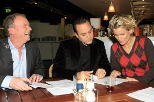 18-10-2006 SHOWBIZZ; ENTERTAINMENT LIVE MET FRANS BAUER ALS PRESENTATOR. Frans Bauer vandaag in Entertainment Live als presentator naast Evert Santegoeds en Sjimmy Bruijninckx.
foto: Albert den Iseger.