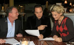 18-10-2006 SHOWBIZZ; ENTERTAINMENT LIVE MET FRANS BAUER ALS PRESENTATOR. Frans Bauer vandaag in Entertainment Live als presentator naast Evert Santegoeds en Sjimmy Bruijninckx.
foto: Albert den Iseger.