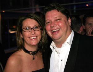 14-10-2006 SHOWBIZZ; JUNIOR KAMER BRENGT GLITTER EN GLAMOUR NAAR ALKMAAR.Ter gelegenheid van het 40 jarige bestaan van de Junior kamer was er een feest georganiseerd op een prachtige boot namelijk een van PURE LINER. Vele honderden JR gasten waren per limo of per  Hummer naar Alkmaar gekomen om het gala feest van het jaar mee te vieren.Elk jaar vieren de leden van de junior kamer een gala feest voor haar leden, nu waren ook niet leden uitgenodigd om het 40 jarige bestaan van de JR kamer mee te vieren.Muziek was er van een top dj en ook Replay kwam even langs om de voetjes en handjes wat losser te maken op deze prachtige boot.Na het feest werd iedereen weer naar huis gereden in de gereedstaande limo-s. Al met al een compliment voor de leden van de JR kamer. Eindelijk eens een feest met uitstraling, het was nu echt GLITTER EN GLAMOUR IN ALKMAAR.
foto: Albert den Iseger.