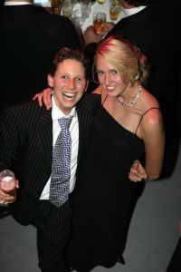 14-10-2006 SHOWBIZZ; JUNIOR KAMER BRENGT GLITTER EN GLAMOUR NAAR ALKMAAR.Ter gelegenheid van het 40 jarige bestaan van de Junior kamer was er een feest georganiseerd op een prachtige boot namelijk een van PURE LINER. Vele honderden JR gasten waren per limo of per  Hummer naar Alkmaar gekomen om het gala feest van het jaar mee te vieren.Elk jaar vieren de leden van de junior kamer een gala feest voor haar leden, nu waren ook niet leden uitgenodigd om het 40 jarige bestaan van de JR kamer mee te vieren.Muziek was er van een top dj en ook Replay kwam even langs om de voetjes en handjes wat losser te maken op deze prachtige boot.Na het feest werd iedereen weer naar huis gereden in de gereedstaande limo-s. Al met al een compliment voor de leden van de JR kamer. Eindelijk eens een feest met uitstraling, het was nu echt GLITTER EN GLAMOUR IN ALKMAAR.
foto: Albert den Iseger.
