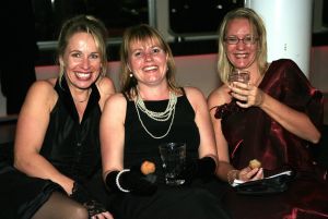 14-10-2006 SHOWBIZZ; JUNIOR KAMER BRENGT GLITTER EN GLAMOUR NAAR ALKMAAR.Ter gelegenheid van het 40 jarige bestaan van de Junior kamer was er een feest georganiseerd op een prachtige boot namelijk een van PURE LINER. Vele honderden JR gasten waren per limo of per  Hummer naar Alkmaar gekomen om het gala feest van het jaar mee te vieren.Elk jaar vieren de leden van de junior kamer een gala feest voor haar leden, nu waren ook niet leden uitgenodigd om het 40 jarige bestaan van de JR kamer mee te vieren.Muziek was er van een top dj en ook Replay kwam even langs om de voetjes en handjes wat losser te maken op deze prachtige boot.Na het feest werd iedereen weer naar huis gereden in de gereedstaande limo-s. Al met al een compliment voor de leden van de JR kamer. Eindelijk eens een feest met uitstraling, het was nu echt GLITTER EN GLAMOUR IN ALKMAAR.
foto: Albert den Iseger.