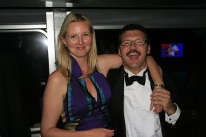 14-10-2006 SHOWBIZZ; JUNIOR KAMER BRENGT GLITTER EN GLAMOUR NAAR ALKMAAR.Ter gelegenheid van het 40 jarige bestaan van de Junior kamer was er een feest georganiseerd op een prachtige boot namelijk een van PURE LINER. Vele honderden JR gasten waren per limo of per  Hummer naar Alkmaar gekomen om het gala feest van het jaar mee te vieren.Elk jaar vieren de leden van de junior kamer een gala feest voor haar leden, nu waren ook niet leden uitgenodigd om het 40 jarige bestaan van de JR kamer mee te vieren.Muziek was er van een top dj en ook Replay kwam even langs om de voetjes en handjes wat losser te maken op deze prachtige boot.Na het feest werd iedereen weer naar huis gereden in de gereedstaande limo-s. Al met al een compliment voor de leden van de JR kamer. Eindelijk eens een feest met uitstraling, het was nu echt GLITTER EN GLAMOUR IN ALKMAAR.
foto: Albert den Iseger.