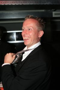 14-10-2006 SHOWBIZZ; JUNIOR KAMER BRENGT GLITTER EN GLAMOUR NAAR ALKMAAR.Ter gelegenheid van het 40 jarige bestaan van de Junior kamer was er een feest georganiseerd op een prachtige boot namelijk een van PURE LINER. Vele honderden JR gasten waren per limo of per  Hummer naar Alkmaar gekomen om het gala feest van het jaar mee te vieren.Elk jaar vieren de leden van de junior kamer een gala feest voor haar leden, nu waren ook niet leden uitgenodigd om het 40 jarige bestaan van de JR kamer mee te vieren.Muziek was er van een top dj en ook Replay kwam even langs om de voetjes en handjes wat losser te maken op deze prachtige boot.Na het feest werd iedereen weer naar huis gereden in de gereedstaande limo-s. Al met al een compliment voor de leden van de JR kamer. Eindelijk eens een feest met uitstraling, het was nu echt GLITTER EN GLAMOUR IN ALKMAAR.
foto: Albert den Iseger.