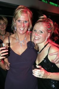 14-10-2006 SHOWBIZZ; JUNIOR KAMER BRENGT GLITTER EN GLAMOUR NAAR ALKMAAR.Ter gelegenheid van het 40 jarige bestaan van de Junior kamer was er een feest georganiseerd op een prachtige boot namelijk een van PURE LINER. Vele honderden JR gasten waren per limo of per  Hummer naar Alkmaar gekomen om het gala feest van het jaar mee te vieren.Elk jaar vieren de leden van de junior kamer een gala feest voor haar leden, nu waren ook niet leden uitgenodigd om het 40 jarige bestaan van de JR kamer mee te vieren.Muziek was er van een top dj en ook Replay kwam even langs om de voetjes en handjes wat losser te maken op deze prachtige boot.Na het feest werd iedereen weer naar huis gereden in de gereedstaande limo-s. Al met al een compliment voor de leden van de JR kamer. Eindelijk eens een feest met uitstraling, het was nu echt GLITTER EN GLAMOUR IN ALKMAAR.
foto: Albert den Iseger.