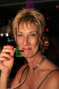 14-10-2006 SHOWBIZZ; JUNIOR KAMER BRENGT GLITTER EN GLAMOUR NAAR ALKMAAR.Ter gelegenheid van het 40 jarige bestaan van de Junior kamer was er een feest georganiseerd op een prachtige boot namelijk een van PURE LINER. Vele honderden JR gasten waren per limo of per  Hummer naar Alkmaar gekomen om het gala feest van het jaar mee te vieren.Elk jaar vieren de leden van de junior kamer een gala feest voor haar leden, nu waren ook niet leden uitgenodigd om het 40 jarige bestaan van de JR kamer mee te vieren.Muziek was er van een top dj en ook Replay kwam even langs om de voetjes en handjes wat losser te maken op deze prachtige boot.Na het feest werd iedereen weer naar huis gereden in de gereedstaande limo-s. Al met al een compliment voor de leden van de JR kamer. Eindelijk eens een feest met uitstraling, het was nu echt GLITTER EN GLAMOUR IN ALKMAAR.
foto: Albert den Iseger.