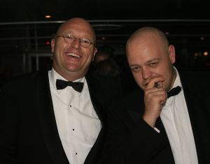 14-10-2006 SHOWBIZZ; JUNIOR KAMER BRENGT GLITTER EN GLAMOUR NAAR ALKMAAR.Ter gelegenheid van het 40 jarige bestaan van de Junior kamer was er een feest georganiseerd op een prachtige boot namelijk een van PURE LINER. Vele honderden JR gasten waren per limo of per  Hummer naar Alkmaar gekomen om het gala feest van het jaar mee te vieren.Elk jaar vieren de leden van de junior kamer een gala feest voor haar leden, nu waren ook niet leden uitgenodigd om het 40 jarige bestaan van de JR kamer mee te vieren.Muziek was er van een top dj en ook Replay kwam even langs om de voetjes en handjes wat losser te maken op deze prachtige boot.Na het feest werd iedereen weer naar huis gereden in de gereedstaande limo-s. Al met al een compliment voor de leden van de JR kamer. Eindelijk eens een feest met uitstraling, het was nu echt GLITTER EN GLAMOUR IN ALKMAAR.
foto: Albert den Iseger.
