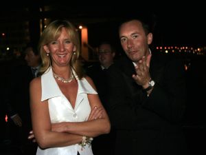 14-10-2006 SHOWBIZZ; JUNIOR KAMER BRENGT GLITTER EN GLAMOUR NAAR ALKMAAR.Ter gelegenheid van het 40 jarige bestaan van de Junior kamer was er een feest georganiseerd op een prachtige boot namelijk een van PURE LINER. Vele honderden JR gasten waren per limo of per  Hummer naar Alkmaar gekomen om het gala feest van het jaar mee te vieren.Elk jaar vieren de leden van de junior kamer een gala feest voor haar leden, nu waren ook niet leden uitgenodigd om het 40 jarige bestaan van de JR kamer mee te vieren.Muziek was er van een top dj en ook Replay kwam even langs om de voetjes en handjes wat losser te maken op deze prachtige boot.Na het feest werd iedereen weer naar huis gereden in de gereedstaande limo-s. Al met al een compliment voor de leden van de JR kamer. Eindelijk eens een feest met uitstraling, het was nu echt GLITTER EN GLAMOUR IN ALKMAAR.
foto: Albert den Iseger.