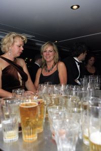 14-10-2006 SHOWBIZZ; JUNIOR KAMER BRENGT GLITTER EN GLAMOUR NAAR ALKMAAR.Ter gelegenheid van het 40 jarige bestaan van de Junior kamer was er een feest georganiseerd op een prachtige boot namelijk een van PURE LINER. Vele honderden JR gasten waren per limo of per  Hummer naar Alkmaar gekomen om het gala feest van het jaar mee te vieren.Elk jaar vieren de leden van de junior kamer een gala feest voor haar leden, nu waren ook niet leden uitgenodigd om het 40 jarige bestaan van de JR kamer mee te vieren.Muziek was er van een top dj en ook Replay kwam even langs om de voetjes en handjes wat losser te maken op deze prachtige boot.Na het feest werd iedereen weer naar huis gereden in de gereedstaande limo-s. Al met al een compliment voor de leden van de JR kamer. Eindelijk eens een feest met uitstraling, het was nu echt GLITTER EN GLAMOUR IN ALKMAAR.
foto: Albert den Iseger.