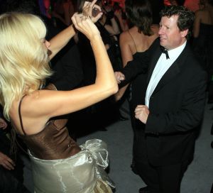 14-10-2006 SHOWBIZZ; JUNIOR KAMER BRENGT GLITTER EN GLAMOUR NAAR ALKMAAR.Ter gelegenheid van het 40 jarige bestaan van de Junior kamer was er een feest georganiseerd op een prachtige boot namelijk een van PURE LINER. Vele honderden JR gasten waren per limo of per  Hummer naar Alkmaar gekomen om het gala feest van het jaar mee te vieren.Elk jaar vieren de leden van de junior kamer een gala feest voor haar leden, nu waren ook niet leden uitgenodigd om het 40 jarige bestaan van de JR kamer mee te vieren.Muziek was er van een top dj en ook Replay kwam even langs om de voetjes en handjes wat losser te maken op deze prachtige boot.Na het feest werd iedereen weer naar huis gereden in de gereedstaande limo-s. Al met al een compliment voor de leden van de JR kamer. Eindelijk eens een feest met uitstraling, het was nu echt GLITTER EN GLAMOUR IN ALKMAAR.
foto: Albert den Iseger.