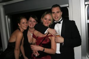 14-10-2006 SHOWBIZZ; JUNIOR KAMER BRENGT GLITTER EN GLAMOUR NAAR ALKMAAR.Ter gelegenheid van het 40 jarige bestaan van de Junior kamer was er een feest georganiseerd op een prachtige boot namelijk een van PURE LINER. Vele honderden JR gasten waren per limo of per  Hummer naar Alkmaar gekomen om het gala feest van het jaar mee te vieren.Elk jaar vieren de leden van de junior kamer een gala feest voor haar leden, nu waren ook niet leden uitgenodigd om het 40 jarige bestaan van de JR kamer mee te vieren.Muziek was er van een top dj en ook Replay kwam even langs om de voetjes en handjes wat losser te maken op deze prachtige boot.Na het feest werd iedereen weer naar huis gereden in de gereedstaande limo-s. Al met al een compliment voor de leden van de JR kamer. Eindelijk eens een feest met uitstraling, het was nu echt GLITTER EN GLAMOUR IN ALKMAAR.
foto: Albert den Iseger.