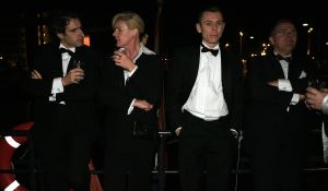 14-10-2006 SHOWBIZZ; JUNIOR KAMER BRENGT GLITTER EN GLAMOUR NAAR ALKMAAR.Ter gelegenheid van het 40 jarige bestaan van de Junior kamer was er een feest georganiseerd op een prachtige boot namelijk een van PURE LINER. Vele honderden JR gasten waren per limo of per  Hummer naar Alkmaar gekomen om het gala feest van het jaar mee te vieren.Elk jaar vieren de leden van de junior kamer een gala feest voor haar leden, nu waren ook niet leden uitgenodigd om het 40 jarige bestaan van de JR kamer mee te vieren.Muziek was er van een top dj en ook Replay kwam even langs om de voetjes en handjes wat losser te maken op deze prachtige boot.Na het feest werd iedereen weer naar huis gereden in de gereedstaande limo-s. Al met al een compliment voor de leden van de JR kamer. Eindelijk eens een feest met uitstraling, het was nu echt GLITTER EN GLAMOUR IN ALKMAAR.
foto: Albert den Iseger.