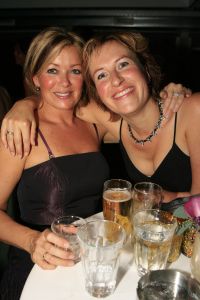 14-10-2006 SHOWBIZZ; JUNIOR KAMER BRENGT GLITTER EN GLAMOUR NAAR ALKMAAR.Ter gelegenheid van het 40 jarige bestaan van de Junior kamer was er een feest georganiseerd op een prachtige boot namelijk een van PURE LINER. Vele honderden JR gasten waren per limo of per  Hummer naar Alkmaar gekomen om het gala feest van het jaar mee te vieren.Elk jaar vieren de leden van de junior kamer een gala feest voor haar leden, nu waren ook niet leden uitgenodigd om het 40 jarige bestaan van de JR kamer mee te vieren.Muziek was er van een top dj en ook Replay kwam even langs om de voetjes en handjes wat losser te maken op deze prachtige boot.Na het feest werd iedereen weer naar huis gereden in de gereedstaande limo-s. Al met al een compliment voor de leden van de JR kamer. Eindelijk eens een feest met uitstraling, het was nu echt GLITTER EN GLAMOUR IN ALKMAAR.
foto: Albert den Iseger.