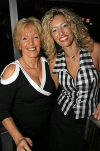 14-10-2006 SHOWBIZZ; JUNIOR KAMER BRENGT GLITTER EN GLAMOUR NAAR ALKMAAR.Ter gelegenheid van het 40 jarige bestaan van de Junior kamer was er een feest georganiseerd op een prachtige boot namelijk een van PURE LINER. Vele honderden JR gasten waren per limo of per  Hummer naar Alkmaar gekomen om het gala feest van het jaar mee te vieren.Elk jaar vieren de leden van de junior kamer een gala feest voor haar leden, nu waren ook niet leden uitgenodigd om het 40 jarige bestaan van de JR kamer mee te vieren.Muziek was er van een top dj en ook Replay kwam even langs om de voetjes en handjes wat losser te maken op deze prachtige boot.Na het feest werd iedereen weer naar huis gereden in de gereedstaande limo-s. Al met al een compliment voor de leden van de JR kamer. Eindelijk eens een feest met uitstraling, het was nu echt GLITTER EN GLAMOUR IN ALKMAAR.
foto: Albert den Iseger.