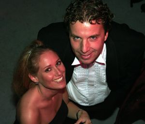 14-10-2006 SHOWBIZZ; JUNIOR KAMER BRENGT GLITTER EN GLAMOUR NAAR ALKMAAR.Ter gelegenheid van het 40 jarige bestaan van de Junior kamer was er een feest georganiseerd op een prachtige boot namelijk een van PURE LINER. Vele honderden JR gasten waren per limo of per  Hummer naar Alkmaar gekomen om het gala feest van het jaar mee te vieren.Elk jaar vieren de leden van de junior kamer een gala feest voor haar leden, nu waren ook niet leden uitgenodigd om het 40 jarige bestaan van de JR kamer mee te vieren.Muziek was er van een top dj en ook Replay kwam even langs om de voetjes en handjes wat losser te maken op deze prachtige boot.Na het feest werd iedereen weer naar huis gereden in de gereedstaande limo-s. Al met al een compliment voor de leden van de JR kamer. Eindelijk eens een feest met uitstraling, het was nu echt GLITTER EN GLAMOUR IN ALKMAAR.
foto: Albert den Iseger.