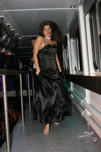 14-10-2006 SHOWBIZZ; JUNIOR KAMER BRENGT GLITTER EN GLAMOUR NAAR ALKMAAR.Ter gelegenheid van het 40 jarige bestaan van de Junior kamer was er een feest georganiseerd op een prachtige boot namelijk een van PURE LINER. Vele honderden JR gasten waren per limo of per  Hummer naar Alkmaar gekomen om het gala feest van het jaar mee te vieren.Elk jaar vieren de leden van de junior kamer een gala feest voor haar leden, nu waren ook niet leden uitgenodigd om het 40 jarige bestaan van de JR kamer mee te vieren.Muziek was er van een top dj en ook Replay kwam even langs om de voetjes en handjes wat losser te maken op deze prachtige boot.Na het feest werd iedereen weer naar huis gereden in de gereedstaande limo-s. Al met al een compliment voor de leden van de JR kamer. Eindelijk eens een feest met uitstraling, het was nu echt GLITTER EN GLAMOUR IN ALKMAAR.
foto: Albert den Iseger.