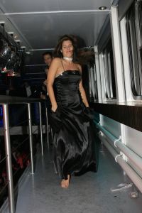 14-10-2006 SHOWBIZZ; JUNIOR KAMER BRENGT GLITTER EN GLAMOUR NAAR ALKMAAR.Ter gelegenheid van het 40 jarige bestaan van de Junior kamer was er een feest georganiseerd op een prachtige boot namelijk een van PURE LINER. Vele honderden JR gasten waren per limo of per  Hummer naar Alkmaar gekomen om het gala feest van het jaar mee te vieren.Elk jaar vieren de leden van de junior kamer een gala feest voor haar leden, nu waren ook niet leden uitgenodigd om het 40 jarige bestaan van de JR kamer mee te vieren.Muziek was er van een top dj en ook Replay kwam even langs om de voetjes en handjes wat losser te maken op deze prachtige boot.Na het feest werd iedereen weer naar huis gereden in de gereedstaande limo-s. Al met al een compliment voor de leden van de JR kamer. Eindelijk eens een feest met uitstraling, het was nu echt GLITTER EN GLAMOUR IN ALKMAAR.
foto: Albert den Iseger.