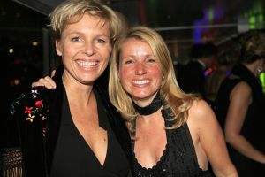 14-10-2006 SHOWBIZZ; JUNIOR KAMER BRENGT GLITTER EN GLAMOUR NAAR ALKMAAR.Ter gelegenheid van het 40 jarige bestaan van de Junior kamer was er een feest georganiseerd op een prachtige boot namelijk een van PURE LINER. Vele honderden JR gasten waren per limo of per  Hummer naar Alkmaar gekomen om het gala feest van het jaar mee te vieren.Elk jaar vieren de leden van de junior kamer een gala feest voor haar leden, nu waren ook niet leden uitgenodigd om het 40 jarige bestaan van de JR kamer mee te vieren.Muziek was er van een top dj en ook Replay kwam even langs om de voetjes en handjes wat losser te maken op deze prachtige boot.Na het feest werd iedereen weer naar huis gereden in de gereedstaande limo-s. Al met al een compliment voor de leden van de JR kamer. Eindelijk eens een feest met uitstraling, het was nu echt GLITTER EN GLAMOUR IN ALKMAAR.
foto: Albert den Iseger.