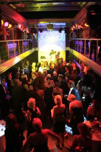 14-10-2006 SHOWBIZZ; JUNIOR KAMER BRENGT GLITTER EN GLAMOUR NAAR ALKMAAR.Ter gelegenheid van het 40 jarige bestaan van de Junior kamer was er een feest georganiseerd op een prachtige boot namelijk een van PURE LINER. Vele honderden JR gasten waren per limo of per  Hummer naar Alkmaar gekomen om het gala feest van het jaar mee te vieren.Elk jaar vieren de leden van de junior kamer een gala feest voor haar leden, nu waren ook niet leden uitgenodigd om het 40 jarige bestaan van de JR kamer mee te vieren.Muziek was er van een top dj en ook Replay kwam even langs om de voetjes en handjes wat losser te maken op deze prachtige boot.Na het feest werd iedereen weer naar huis gereden in de gereedstaande limo-s. Al met al een compliment voor de leden van de JR kamer. Eindelijk eens een feest met uitstraling, het was nu echt GLITTER EN GLAMOUR IN ALKMAAR.
foto: Albert den Iseger.