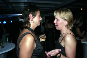 14-10-2006 SHOWBIZZ; JUNIOR KAMER BRENGT GLITTER EN GLAMOUR NAAR ALKMAAR.Ter gelegenheid van het 40 jarige bestaan van de Junior kamer was er een feest georganiseerd op een prachtige boot namelijk een van PURE LINER. Vele honderden JR gasten waren per limo of per  Hummer naar Alkmaar gekomen om het gala feest van het jaar mee te vieren.Elk jaar vieren de leden van de junior kamer een gala feest voor haar leden, nu waren ook niet leden uitgenodigd om het 40 jarige bestaan van de JR kamer mee te vieren.Muziek was er van een top dj en ook Replay kwam even langs om de voetjes en handjes wat losser te maken op deze prachtige boot.Na het feest werd iedereen weer naar huis gereden in de gereedstaande limo-s. Al met al een compliment voor de leden van de JR kamer. Eindelijk eens een feest met uitstraling, het was nu echt GLITTER EN GLAMOUR IN ALKMAAR.
foto: Albert den Iseger.