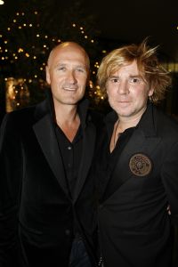 31-10-2006 SHOWBIZZ; PREMIERE VAN EERSTE MODESHOW VAN GORDON. Gisterenavond was het dan zover de eerste modeshow van Gordon in het confectiecentrum te Amsterdam. By Gordon was het thema, niet spectalulair maar gewoon leuk om te zien, mooie mannen sierden de catwalk en als verrassing liepen Ruud Gullit-Winston Post en Winston Gerstanowitz mee. Rita Verdonk overhandigde de eerste nieuwe  CD aan Gordon. De nieuwe vriend van Gorden Bartho Boer nipte een traantje weg van geluk.Erg veel pers was aanwezig die zich verdrongen om foto s van het nieuwe paar te maken, familie van Gordon ergden zich aan de fotografen en gooiden moedwillig een aantal wijntjes richting de fotografen, terwijl Gordon deze mensen zo hard nodig heeft om zijn middelmatige mode te promoten. Vele Bn ers waren niet aanwezig zodat Gordon zich moet afvragen wie zijn vrienden wel en niet zijn.
foto: Albert den Iseger.