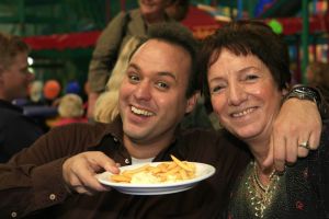 08-10-2006 SHOWBIZZ; JANTJE BAUER WORDT VANDAAG 4 JAAR EN VIERT DAT MET GEHELE FAMILIE. Op een grote speelplaats de Belhamel viert Jantje Bauer vandaag zijn 4de verjaardag.
foto: Albert den Iseger.
