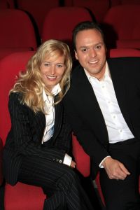 16-10-2006 SHOWBIZZ; FRANS BAUER PRESENTEERD NIEUWE DVD EN CD EN ONTVANGT DIRECT GOUD. In het overvolle Chasse theater te Breda ontving Frans Bauer van Froukje de Both zijn gloednieuwe dvd en cd en direct werd hij ook verrast met het feit dat het direct goud was, de eerste 80.000 exemplaren waren al in de voorverkoop uitverkocht. Het is een prachtige dvd geworden die geheel in Noorwegen is opgenomen. 
foto: Albert den Iseger.