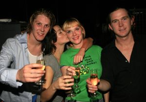 27-10-2006 SHOWBIZZ; PREMIERE VAN TONEELSTUK SEXUAL PERVERSITY. MTV en REP producties presenteerden de premiere van het gedurfde toneelstuk Sexual Perversity met Birgit Schuurman_Johnny de Mol_Gijs Naber en Jelka van Houten. Het stuk gaat over geven en nemen en je durven overgeven in een relatie, in een tijd waar je wordt overspoelt met seks,decadentie en losbandigheid. De premiere werd bezocht door tal van BNers oa. Katja Schuurman-Dinand Woesthoff-Sjoerd Pleijsier-Huub Stapel-Ellen van Damme-Carice van Houten-Percy-Winston Post en nog vele anderen.
foto: Albert den Iseger