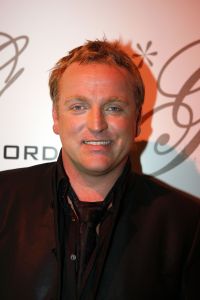 31-10-2006 SHOWBIZZ; PREMIERE VAN EERSTE MODESHOW VAN GORDON. Gisterenavond was het dan zover de eerste modeshow van Gordon in het confectiecentrum te Amsterdam. By Gordon was het thema, niet spectalulair maar gewoon leuk om te zien, mooie mannen sierden de catwalk en als verrassing liepen Ruud Gullit-Winston Post en Winston Gerstanowitz mee. Rita Verdonk overhandigde de eerste nieuwe  CD aan Gordon. De nieuwe vriend van Gorden Bartho Boer nipte een traantje weg van geluk.Erg veel pers was aanwezig die zich verdrongen om foto s van het nieuwe paar te maken, familie van Gordon ergden zich aan de fotografen en gooiden moedwillig een aantal wijntjes richting de fotografen, terwijl Gordon deze mensen zo hard nodig heeft om zijn middelmatige mode te promoten. Vele Bn ers waren niet aanwezig zodat Gordon zich moet afvragen wie zijn vrienden wel en niet zijn.
foto: Albert den Iseger.
