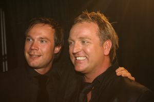 31-10-2006 SHOWBIZZ; PREMIERE VAN EERSTE MODESHOW VAN GORDON. Gisterenavond was het dan zover de eerste modeshow van Gordon in het confectiecentrum te Amsterdam. By Gordon was het thema, niet spectalulair maar gewoon leuk om te zien, mooie mannen sierden de catwalk en als verrassing liepen Ruud Gullit-Winston Post en Winston Gerstanowitz mee. Rita Verdonk overhandigde de eerste nieuwe  CD aan Gordon. De nieuwe vriend van Gorden Bartho Boer nipte een traantje weg van geluk.Erg veel pers was aanwezig die zich verdrongen om foto s van het nieuwe paar te maken, familie van Gordon ergden zich aan de fotografen en gooiden moedwillig een aantal wijntjes richting de fotografen, terwijl Gordon deze mensen zo hard nodig heeft om zijn middelmatige mode te promoten. Vele Bn ers waren niet aanwezig zodat Gordon zich moet afvragen wie zijn vrienden wel en niet zijn.
foto: Albert den Iseger.