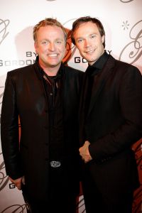 31-10-2006 SHOWBIZZ; PREMIERE VAN EERSTE MODESHOW VAN GORDON. Gisterenavond was het dan zover de eerste modeshow van Gordon in het confectiecentrum te Amsterdam. By Gordon was het thema, niet spectalulair maar gewoon leuk om te zien, mooie mannen sierden de catwalk en als verrassing liepen Ruud Gullit-Winston Post en Winston Gerstanowitz mee. Rita Verdonk overhandigde de eerste nieuwe  CD aan Gordon. De nieuwe vriend van Gorden Bartho Boer nipte een traantje weg van geluk.Erg veel pers was aanwezig die zich verdrongen om foto s van het nieuwe paar te maken, familie van Gordon ergden zich aan de fotografen en gooiden moedwillig een aantal wijntjes richting de fotografen, terwijl Gordon deze mensen zo hard nodig heeft om zijn middelmatige mode te promoten. Vele Bn ers waren niet aanwezig zodat Gordon zich moet afvragen wie zijn vrienden wel en niet zijn.
foto: Albert den Iseger.