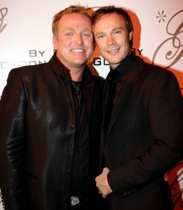 31-10-2006 SHOWBIZZ; PREMIERE VAN EERSTE MODESHOW VAN GORDON. Gisterenavond was het dan zover de eerste modeshow van Gordon in het confectiecentrum te Amsterdam. By Gordon was het thema, niet spectalulair maar gewoon leuk om te zien, mooie mannen sierden de catwalk en als verrassing liepen Ruud Gullit-Winston Post en Winston Gerstanowitz mee. Rita Verdonk overhandigde de eerste nieuwe  CD aan Gordon. De nieuwe vriend van Gorden Bartho Boer nipte een traantje weg van geluk.Erg veel pers was aanwezig die zich verdrongen om foto s van het nieuwe paar te maken, familie van Gordon ergden zich aan de fotografen en gooiden moedwillig een aantal wijntjes richting de fotografen, terwijl Gordon deze mensen zo hard nodig heeft om zijn middelmatige mode te promoten. Vele Bn ers waren niet aanwezig zodat Gordon zich moet afvragen wie zijn vrienden wel en niet zijn.
foto: Albert den Iseger.