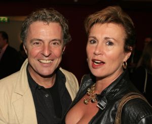 27-10-2006 SHOWBIZZ; PREMIERE VAN TONEELSTUK SEXUAL PERVERSITY. MTV en REP producties presenteerden de premiere van het gedurfde toneelstuk Sexual Perversity met Birgit Schuurman_Johnny de Mol_Gijs Naber en Jelka van Houten. Het stuk gaat over geven en nemen en je durven overgeven in een relatie, in een tijd waar je wordt overspoelt met seks,decadentie en losbandigheid. De premiere werd bezocht door tal van BNers oa. Katja Schuurman-Dinand Woesthoff-Sjoerd Pleijsier-Huub Stapel-Ellen van Damme-Carice van Houten-Percy-Winston Post en nog vele anderen.
foto: Albert den Iseger