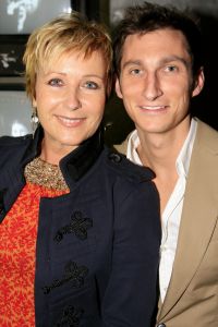 27-10-2006 SHOWBIZZ; PREMIERE VAN TONEELSTUK SEXUAL PERVERSITY. MTV en REP producties presenteerden de premiere van het gedurfde toneelstuk Sexual Perversity met Birgit Schuurman_Johnny de Mol_Gijs Naber en Jelka van Houten. Het stuk gaat over geven en nemen en je durven overgeven in een relatie, in een tijd waar je wordt overspoelt met seks,decadentie en losbandigheid. De premiere werd bezocht door tal van BNers oa. Katja Schuurman-Dinand Woesthoff-Sjoerd Pleijsier-Huub Stapel-Ellen van Damme-Carice van Houten-Percy-Winston Post en nog vele anderen.
foto: Albert den Iseger
