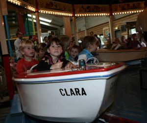 08-10-2006 SHOWBIZZ; JANTJE BAUER WORDT VANDAAG 4 JAAR EN VIERT DAT MET GEHELE FAMILIE. Op een grote speelplaats de Belhamel viert Jantje Bauer vandaag zijn 4de verjaardag.
foto: Albert den Iseger.